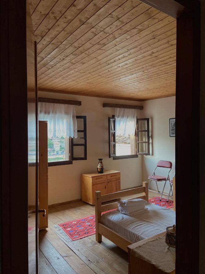 Teo'S Guest House Берат Екстер'єр фото
