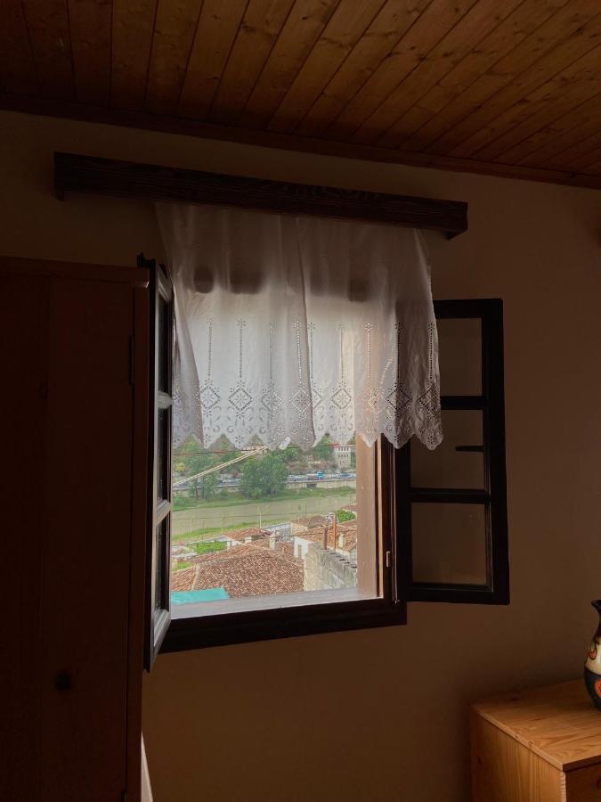 Teo'S Guest House Берат Екстер'єр фото