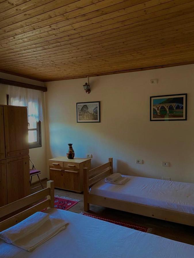 Teo'S Guest House Берат Екстер'єр фото